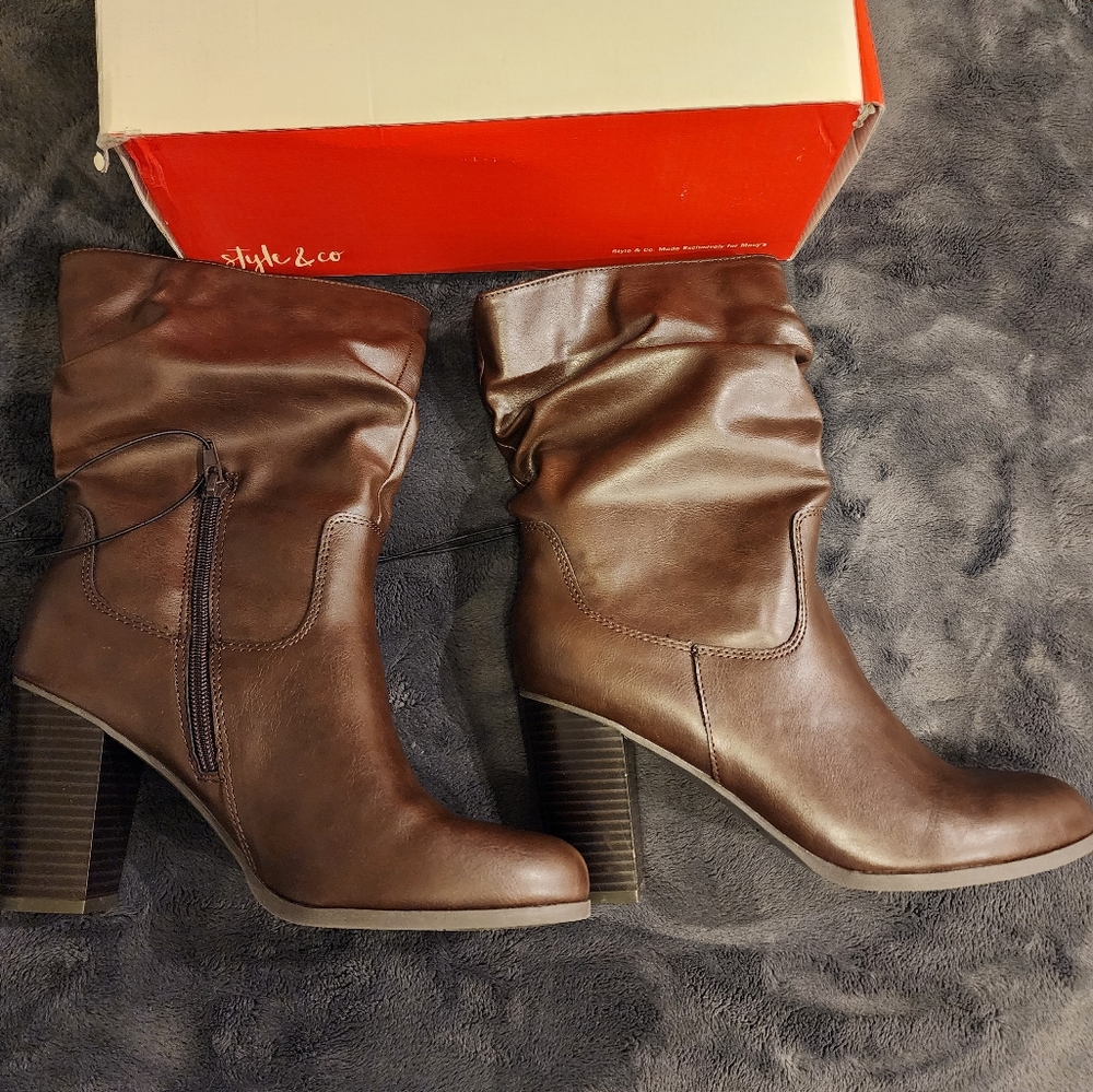 Style&Co 8.5 USA size leather boats in brown color